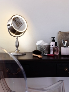 Lampa nocna lusterko do makijażu podświetlane z powiększeniem srebrne MarkSlojd 105237 Face 36cm