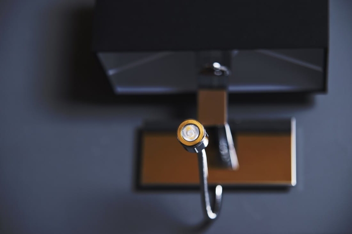 martens-wall-led-black-azzardo (5).jpg