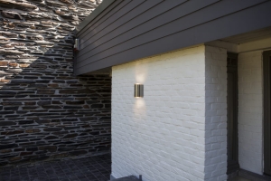 Zewnętrzna lampa ścienna kinkiet na elewację Lutec 5605702112 Path LED 15W 3000K IP54 Czujnik ruchu zmierzchu srebrny