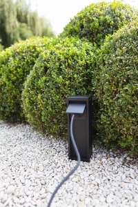 Zewnętrzny słupek zasilający Lutec 9702203012 Mains 1 Gniazdo 230V IP54 24cm x 8cm czarny