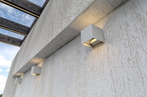Zewnętrzna lampa ścienna na elewację sześcian góra dół Maytoni O572WL-L6W Fulton LED 6W 3000K IP54 10x10x10cm biały
