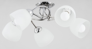 Lampa sufitowa do salonu z białymi kloszami zakręcony chromowany stelaż Silia Alfa 27505 5xE27 25cm x 68cm