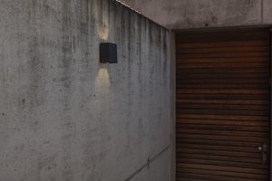 Zewnętrzna lampa ścienna kinkiet na elewację Lutec 5104003012 Gemini LED 10W 4000K IP54 Czarny