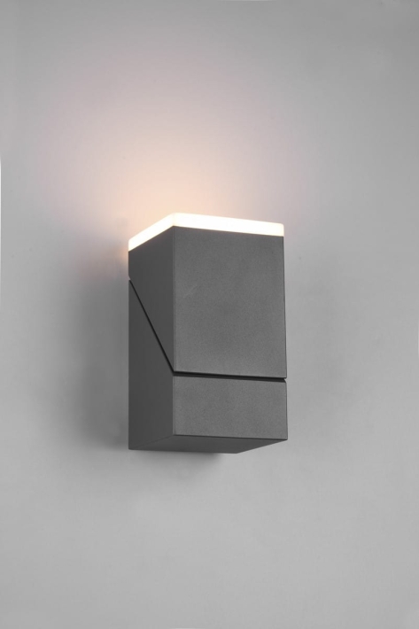 3d150a4456f7e4c40e16ab1e1735363a