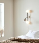 Lampa ścienna kinkiet nowoczesny regulowane ramię do czytania mleczne szklane klosze kule MarkSlojd 108256 Beside