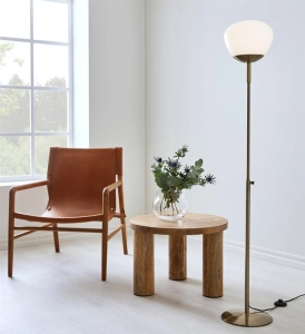 Nowoczesna lampa podłogowa z białym szklanym kloszem i złotą podstawą MarkSlojd 108277 Rise 150cm