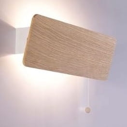 Dębowy zaoblony płaski kinkiet z włącznikiem sznurkowym i światłem odbitym Nowodvorski 9700 Oslo E14