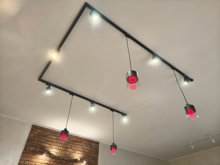 szynoprzewody-3-fazowe-lampy-wiszace-1.jpg