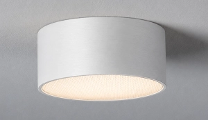 Biały RAL9010 okrągły plafon sufitowy z pryzmatyczną przesłoną Chors 14.1106.D28.003 Luno LED 12,6W 1426LM 4000K CRI95 160cm ściemnialny Triac