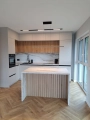czarne-plytkie-szynoprzewody-magnetyczne-w-mieszkaniu (3).jpg