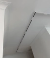 biale-glebokie-natynkowe-szynoprzewody-loonari-multiline-zamontowane (3).jpeg