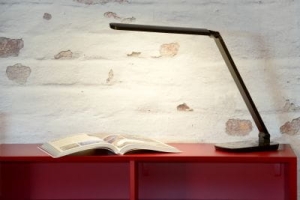 Nowoczesna czarna płaska lampa biurkowa z ściemnianiem i zmianą barwy światła Lucide 24656/10/30 Vario LED 8W 2700/6500K