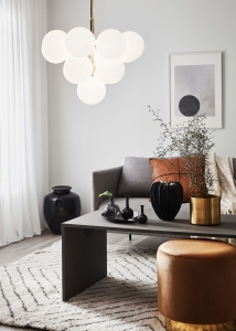 Lampa wisząca w kształcie kiści winogron z białymi kloszami i złotym stelażem MarkSlojd 107903 Merlot 13xG9 56cm