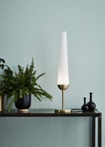 Lampa nocna w kształcie kieliszka do szampana mleczny podłużny klosz i złota podstawa styl nowojorski MarkSlojd 107904 Bern 63cm