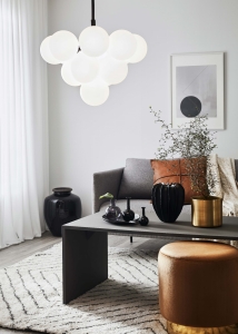 Lampa wisząca w kształcie kiści winogron z białymi kloszami i czarnym stelażem MarkSlojd 107911 Merlot 13xG9 56cm