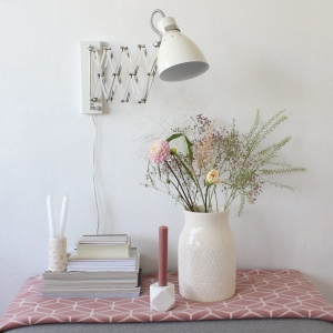 Biało srebrna nowoczesna lampa ścienna kinkiet z długim ramieniem Steinhauer 6290W Spring E27 28cm