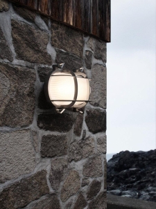 Zewnętrzna lampa ścienna Kinkiet na elewację Nordlux 49031055 Helford E27 IP65 12,5cm x 19cm nikiel