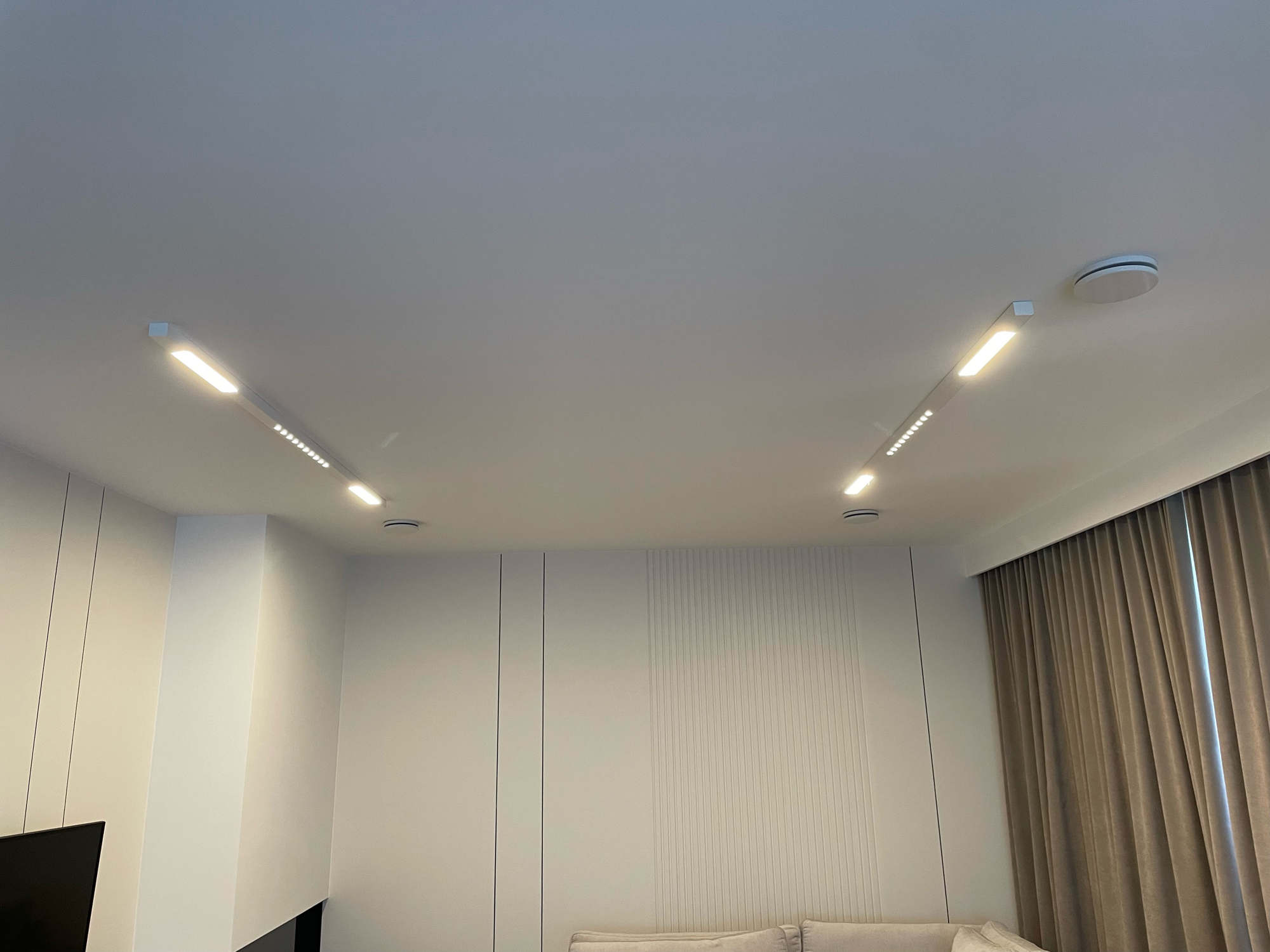 Biała lampa AQForm Mixline natynkowa